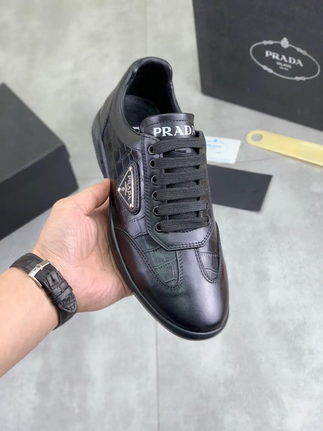 Men's Men's Shoes P400💰[New Style] The latest classic model of high-quality PRADA breathable and comfortable men's shoes has been launched on the official website, 1:1 replica, synchronized in Hong Kong, and on the same catwalk; all made of calfskin with breathable mesh fabric ➕Imported softness Comfortable sheepskin lining, 🍡🍡original rubber outsole, non-slip and wear-resistant; comfortable to wear, attractive style, fine workmanship, and simple and neat shoe last, showing a man's courage and toughness, 👍size 38 to 44; black White 🉑️Choose